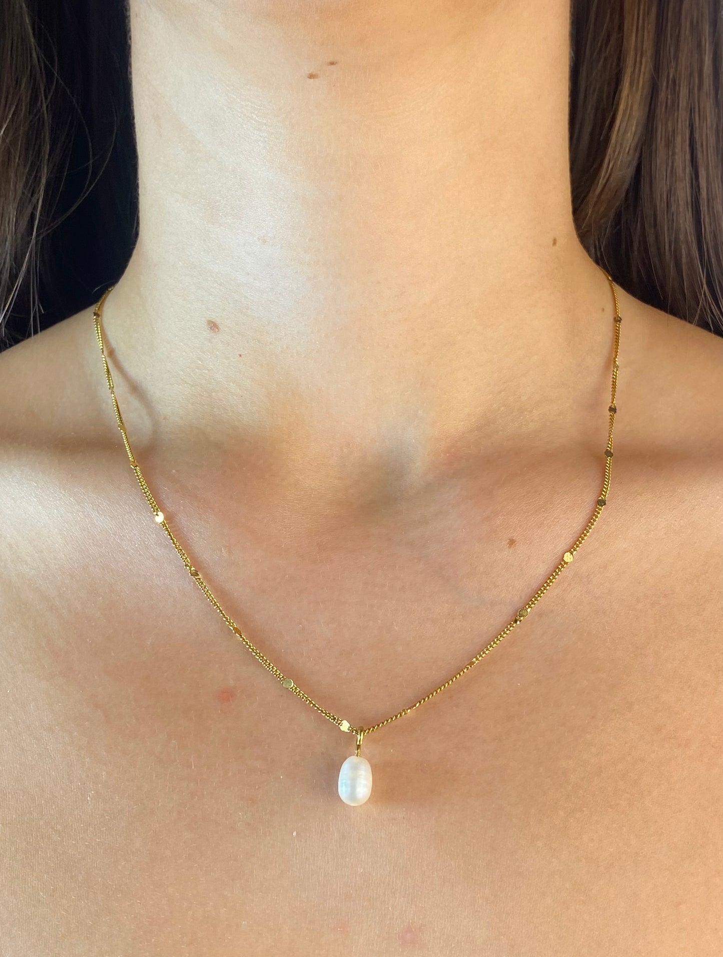 Pearly Simplicity Necklace